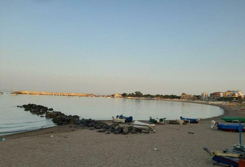 Pension Camera Tripla Giardini Naxos Sarahouse