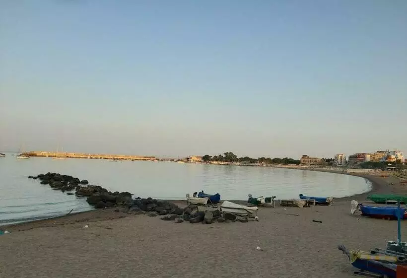 Majatalo Camera Tripla Giardini Naxos Sarahouse