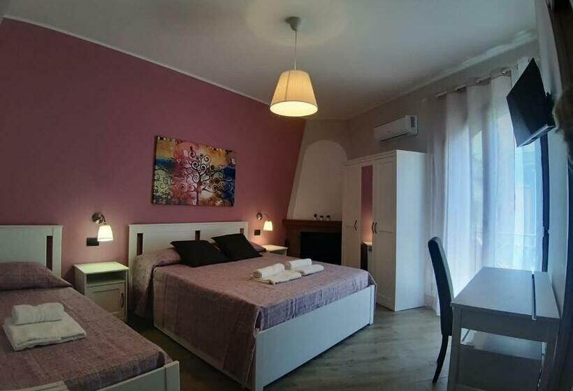 Pension Camera Tripla Giardini Naxos Sarahouse