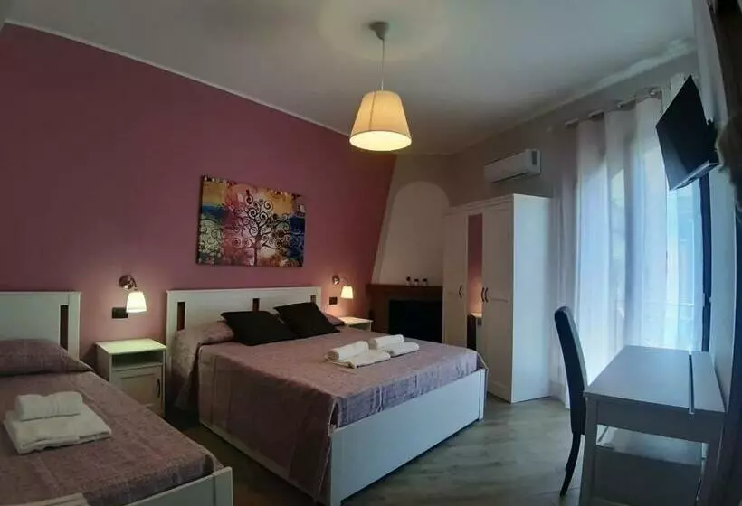 Majatalo Camera Tripla Giardini Naxos Sarahouse