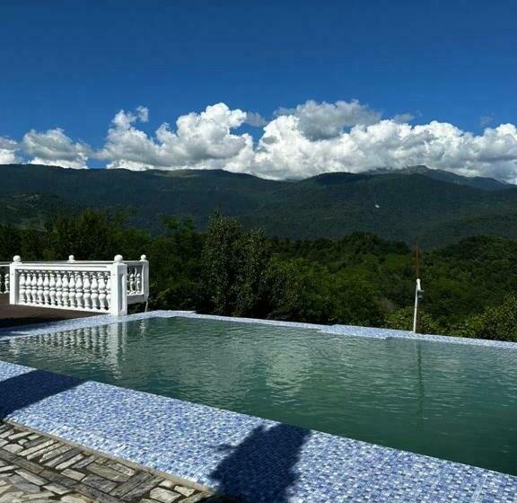 پانسیون Kokhta Guest House On The Mountain