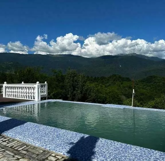 پانسیون Kokhta Guest House On The Mountain