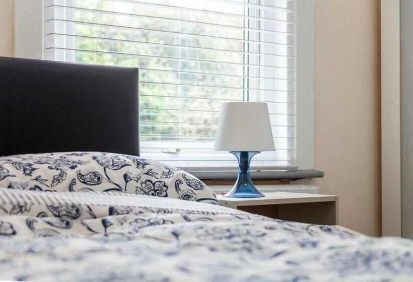 Pensiune Highlands Gardens Suites