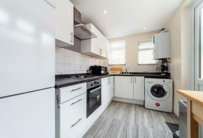 Pensiune Highlands Gardens Suites