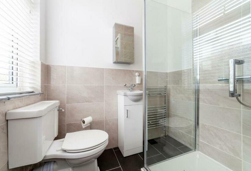 Pensiune Highlands Gardens Suites