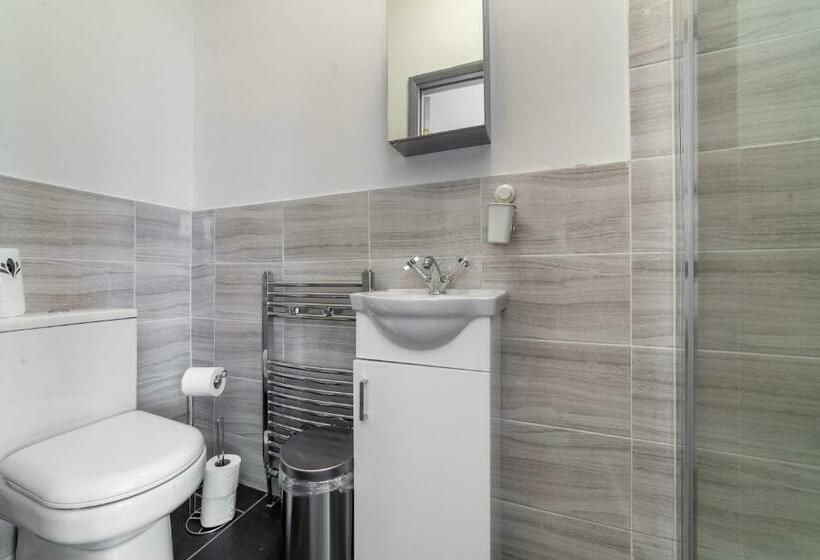 Pensiune Highlands Gardens Suites