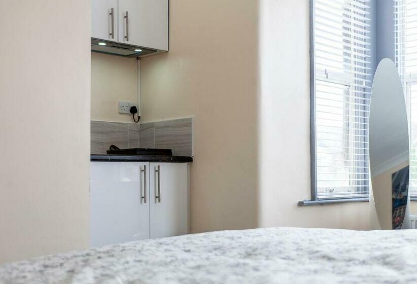 Pensiune Highlands Gardens Suites