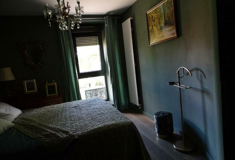 تختخواب و صبحانه Bois De Chenes House