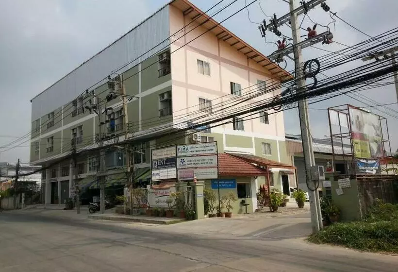 Hotelli Freesia Bangphi Guest House