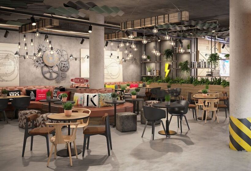 هتل Moxy Cologne Muelheim