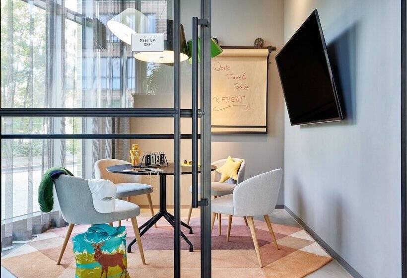 هتل Moxy Cologne Muelheim