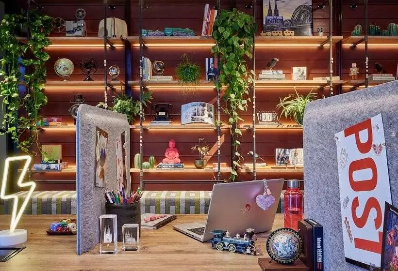 ホテル Moxy Cologne Muelheim