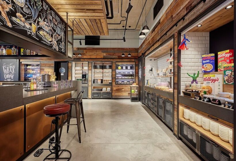 هتل Moxy Cologne Muelheim