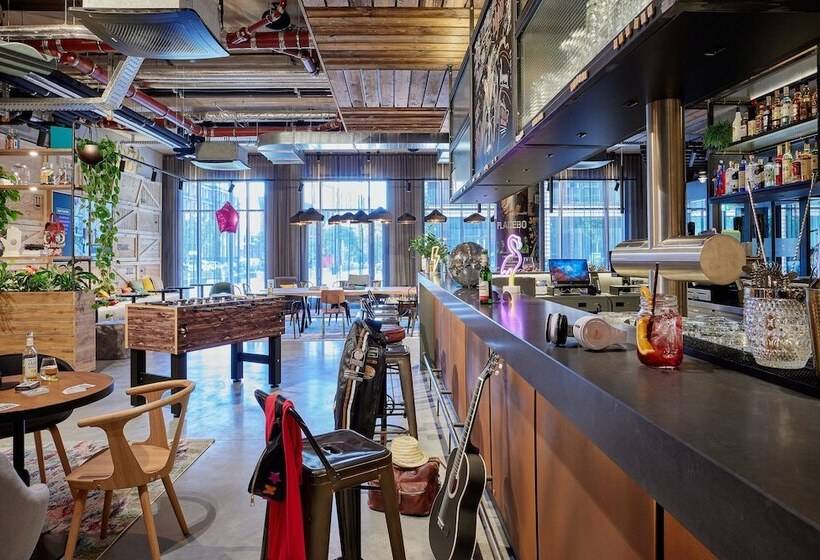 هتل Moxy Cologne Muelheim