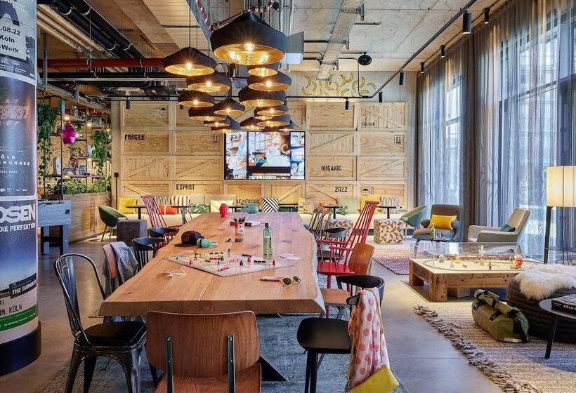 هتل Moxy Cologne Muelheim