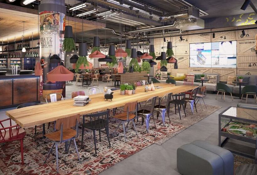 هتل Moxy Cologne Muelheim