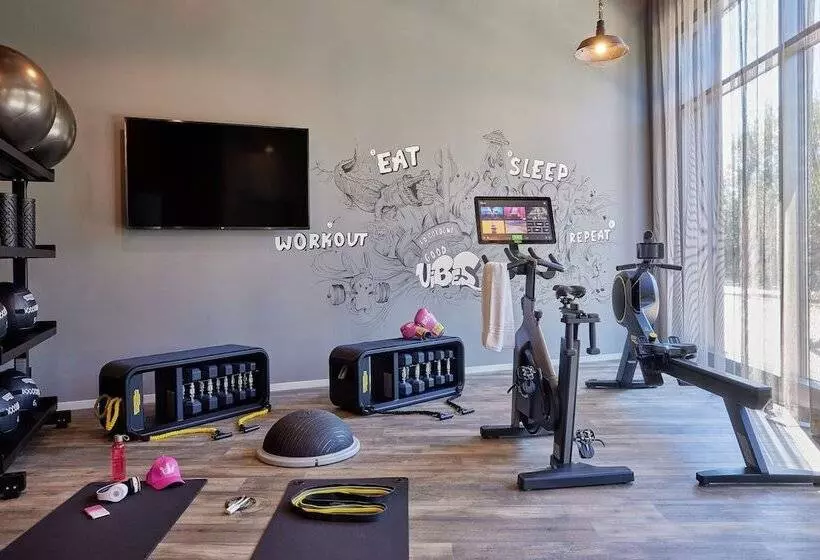 ホテル Moxy Cologne Muelheim