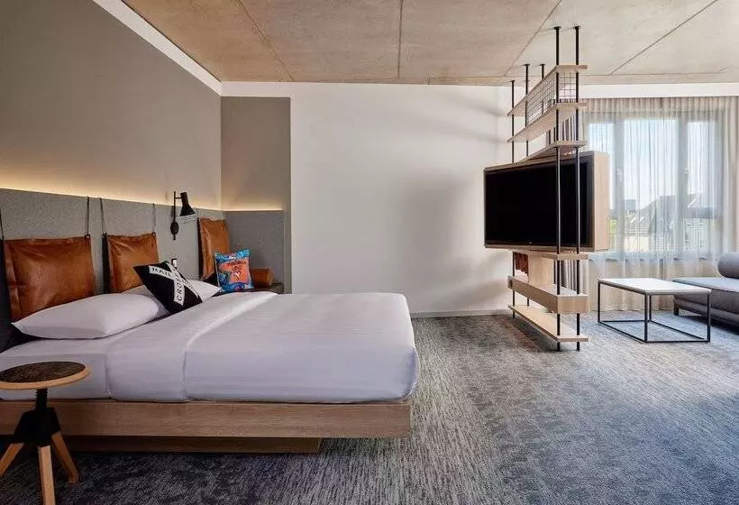 ホテル Moxy Cologne Muelheim