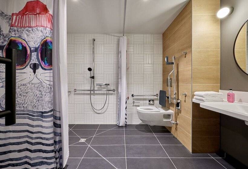 هتل Moxy Cologne Muelheim