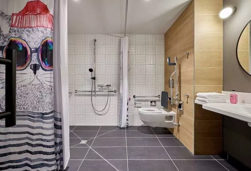 ホテル Moxy Cologne Muelheim