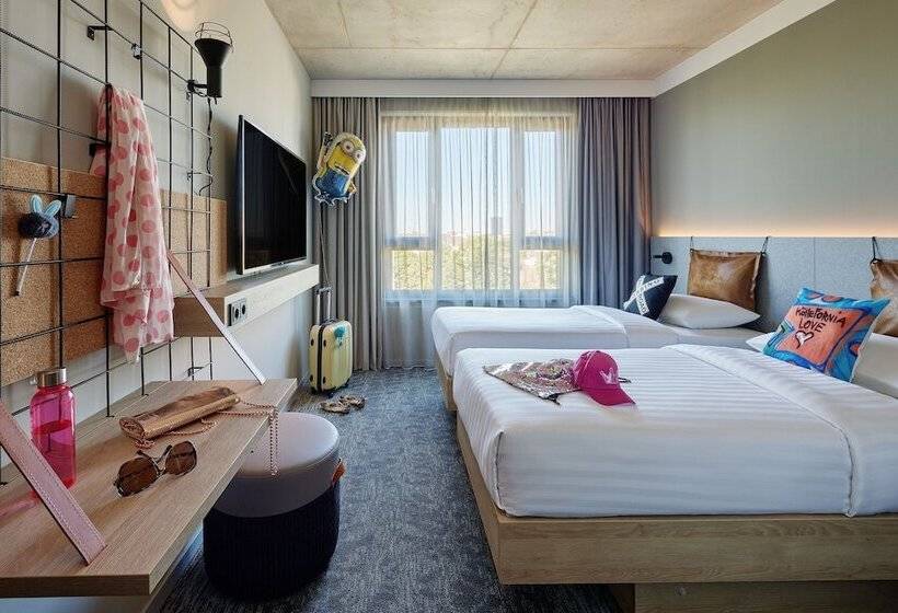 هتل Moxy Cologne Muelheim
