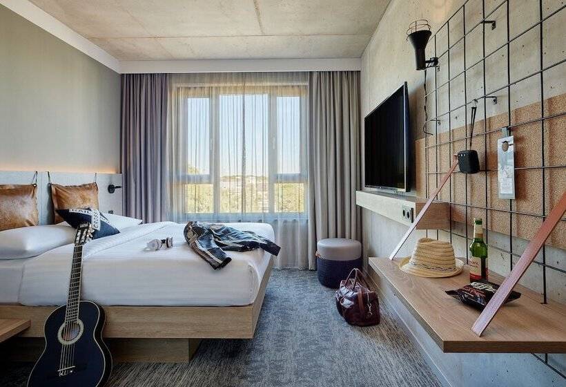 هتل Moxy Cologne Muelheim