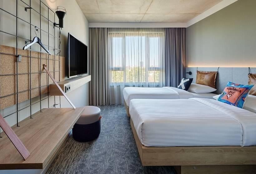 هتل Moxy Cologne Muelheim