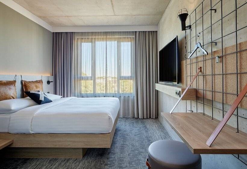 هتل Moxy Cologne Muelheim