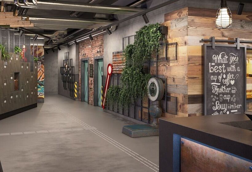 هتل Moxy Cologne Muelheim