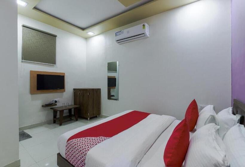 هتل Oyo 89156 Living Point