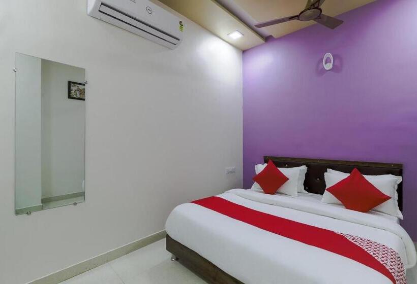 هتل Oyo 89156 Living Point