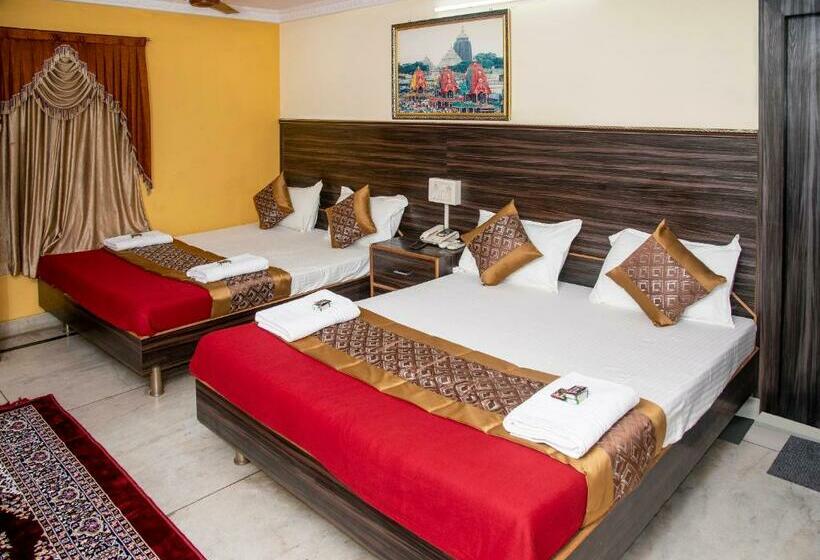 Отель Vrindavan Comfort Inn