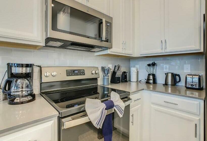 Amazing 2br Condo With 2 Clubhouses & Private Game Room