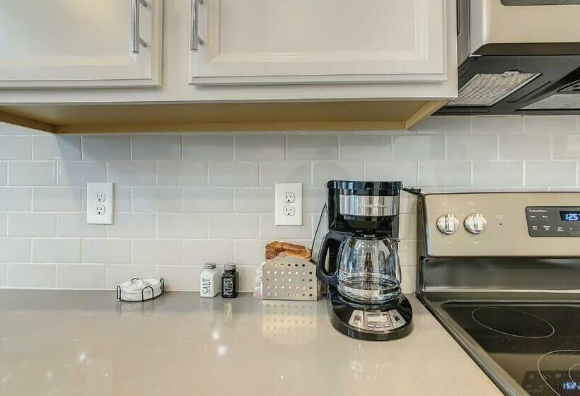 Amazing 2br Condo With 2 Clubhouses & Private Game Room