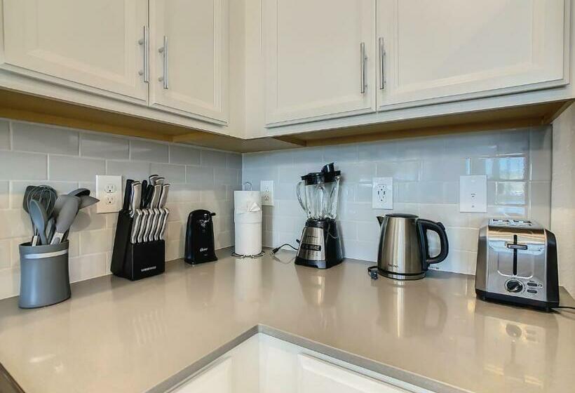 Amazing 2br Condo With 2 Clubhouses & Private Game Room