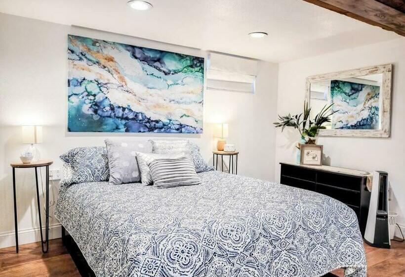 Cozy Apartment Minutes From Downtown