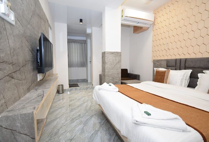 בית מלון כפרי A1 Vastrapur