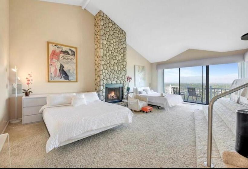 180” San Fernando Mountain View