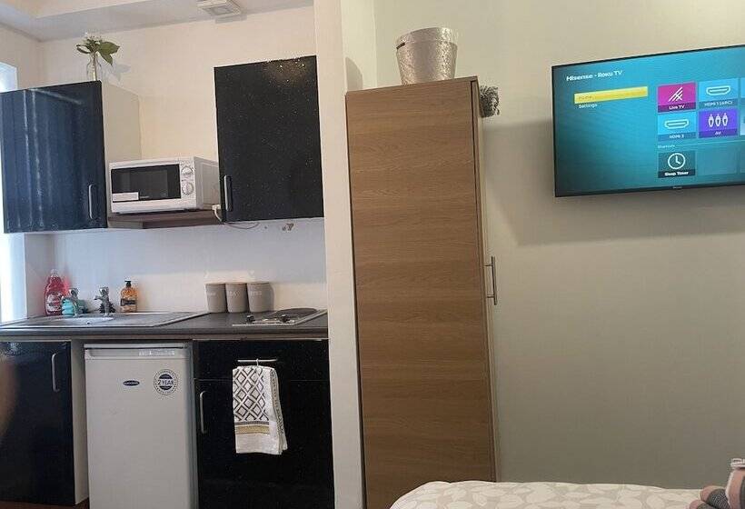 Bv Comfy Budget Studio At Quebec Street Bradford