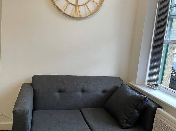 Bv Comfy Budget Studio At Quebec Street Bradford