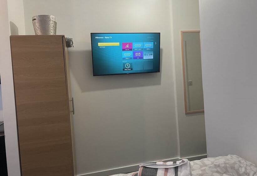 Bv Comfy Budget Studio At Quebec Street Bradford