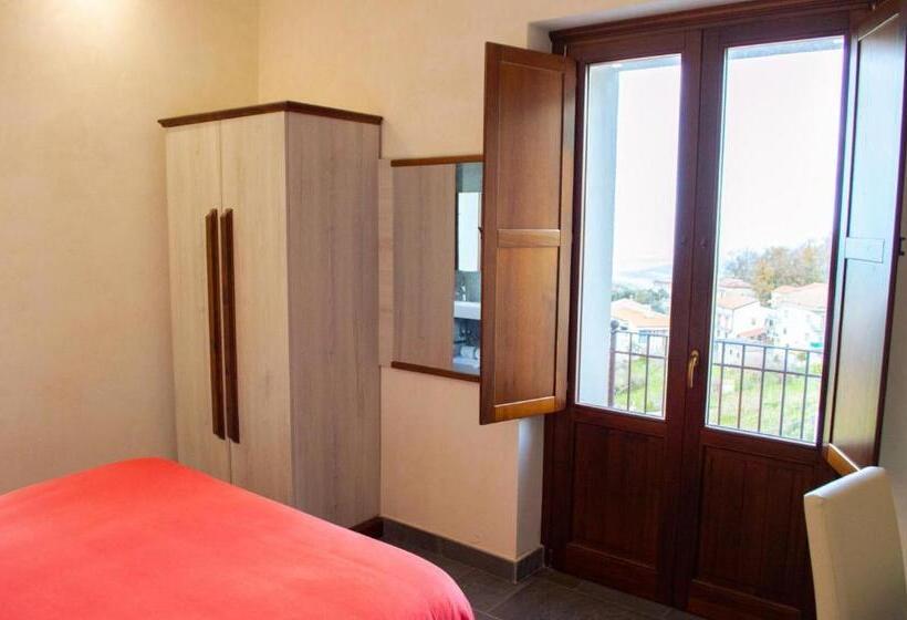 بنسيون Palazzo Iaquinta   Rooms, Restaurant & Wellness