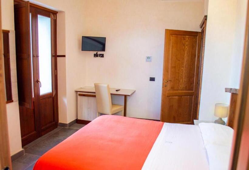 بنسيون Palazzo Iaquinta   Rooms, Restaurant & Wellness