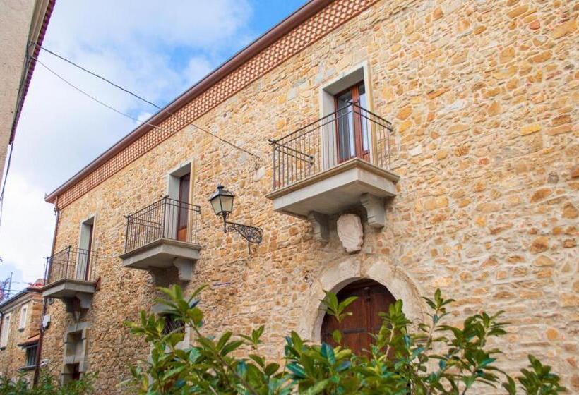 بنسيون Palazzo Iaquinta   Rooms, Restaurant & Wellness