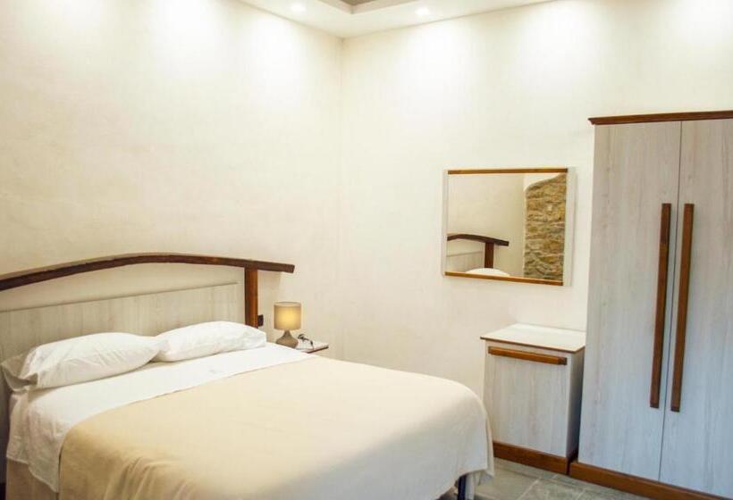 بنسيون Palazzo Iaquinta   Rooms, Restaurant & Wellness