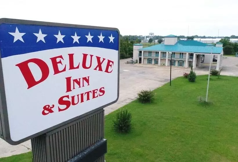 ホテル Deluxe Inn & Suites