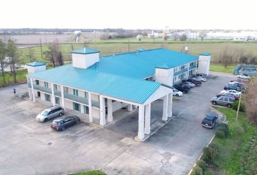 Отель Deluxe Inn & Suites