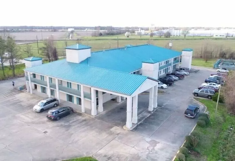 ホテル Deluxe Inn & Suites