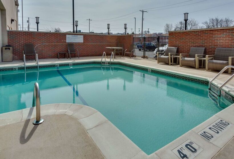 בית מלון כפרי Drury Inn & Suites St. Louis Forest Park