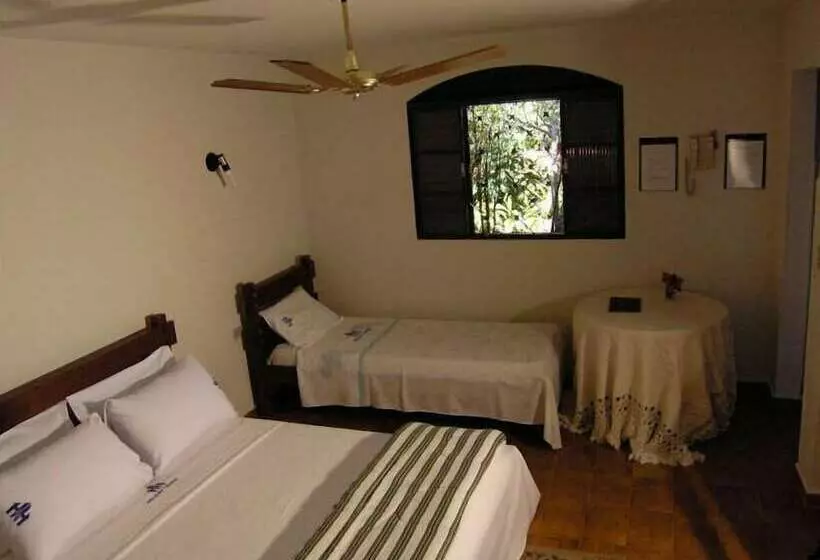 هتل Holiday House